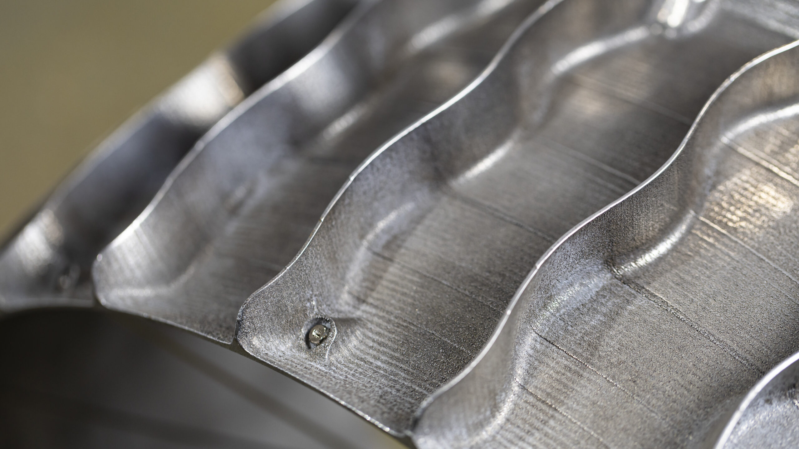 close up of wavy tread on wheel