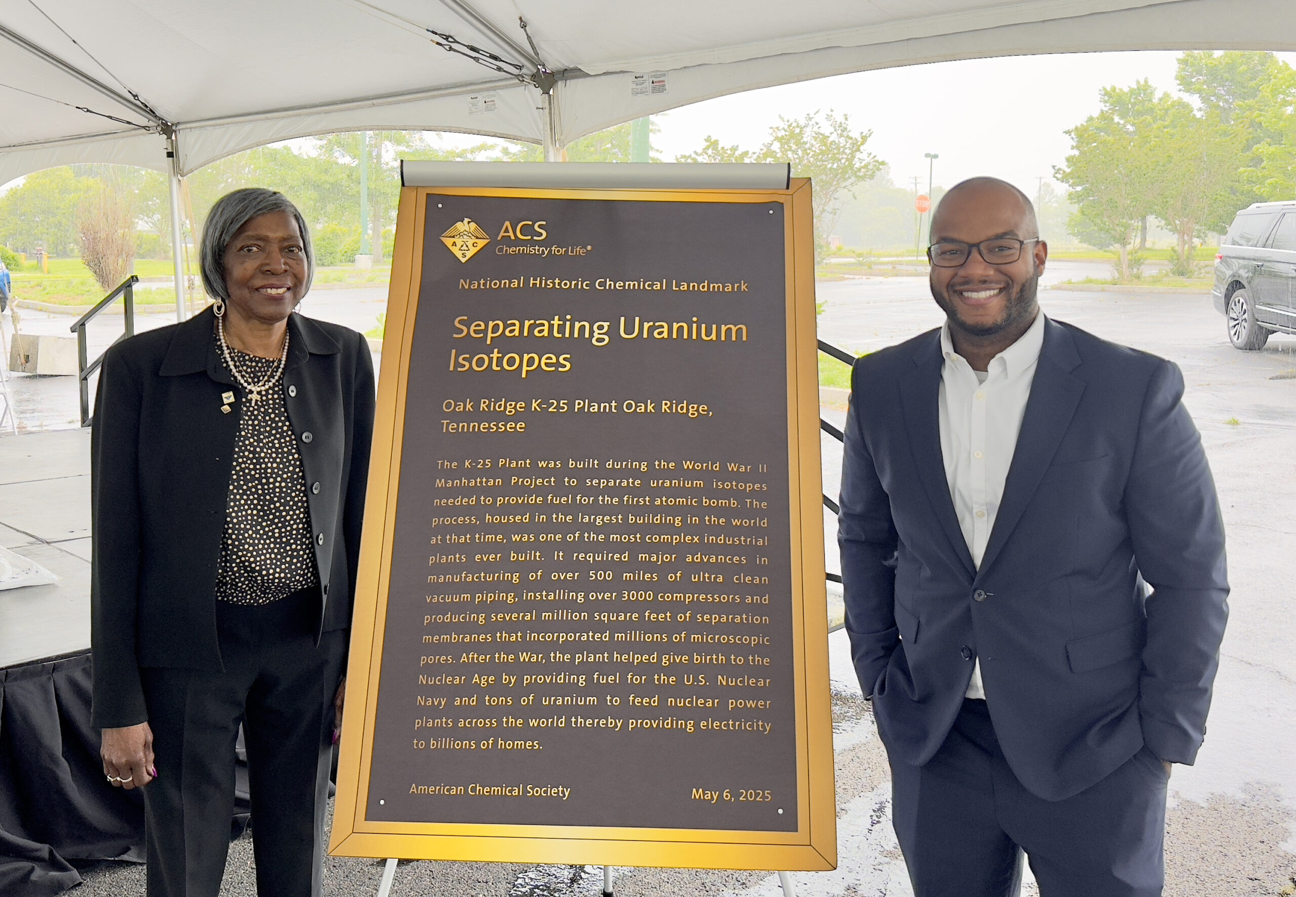 Dorothy Phillips and Frankie White with ACS K25 plaque