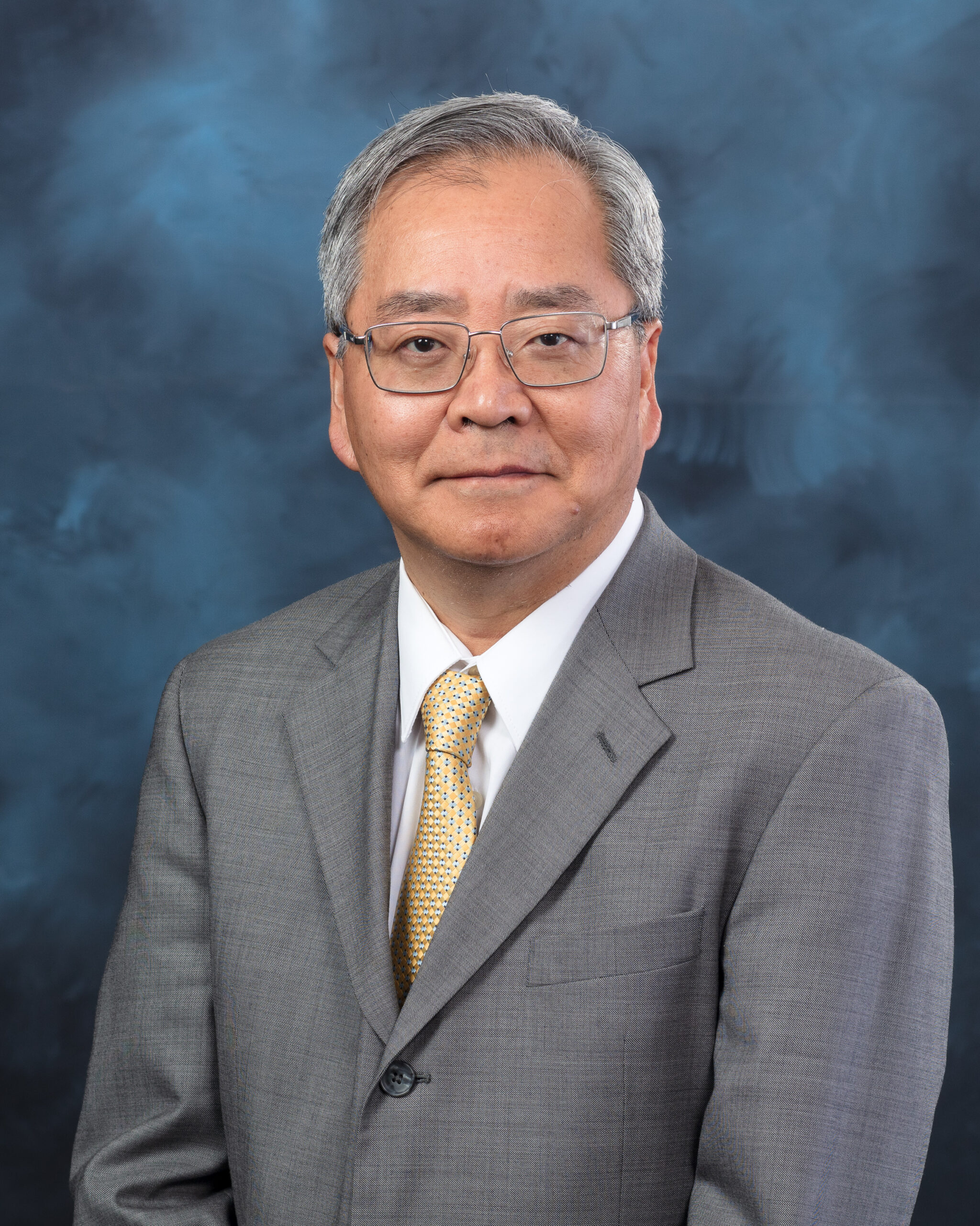 Portrait of Lianhong Gu, research staff member in the Environmental Sciences Division, facing the camera.