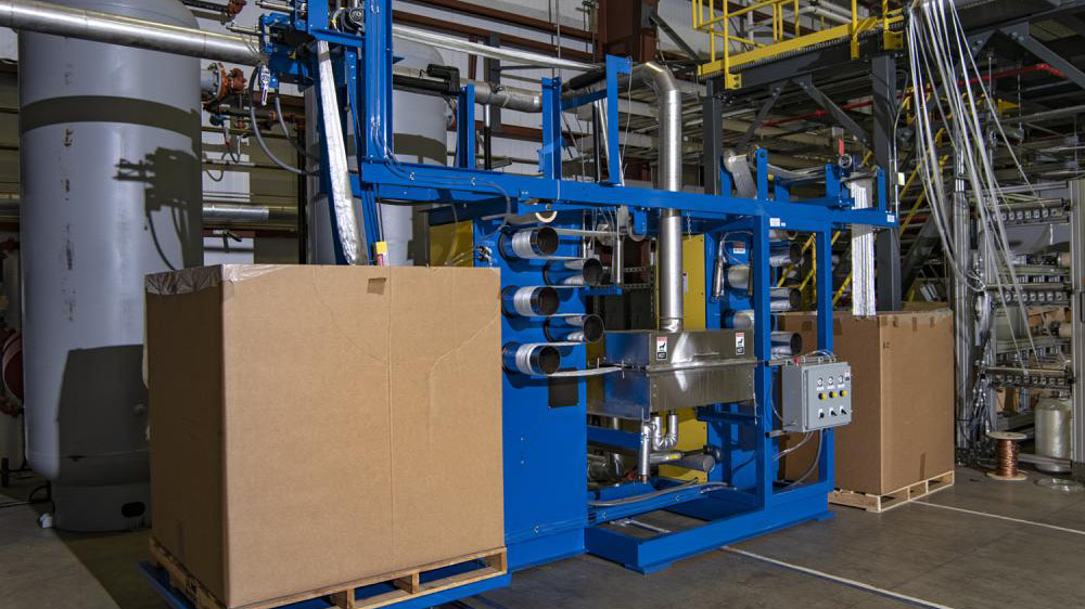 Equipment used for steam stretching of carbon fiber.
