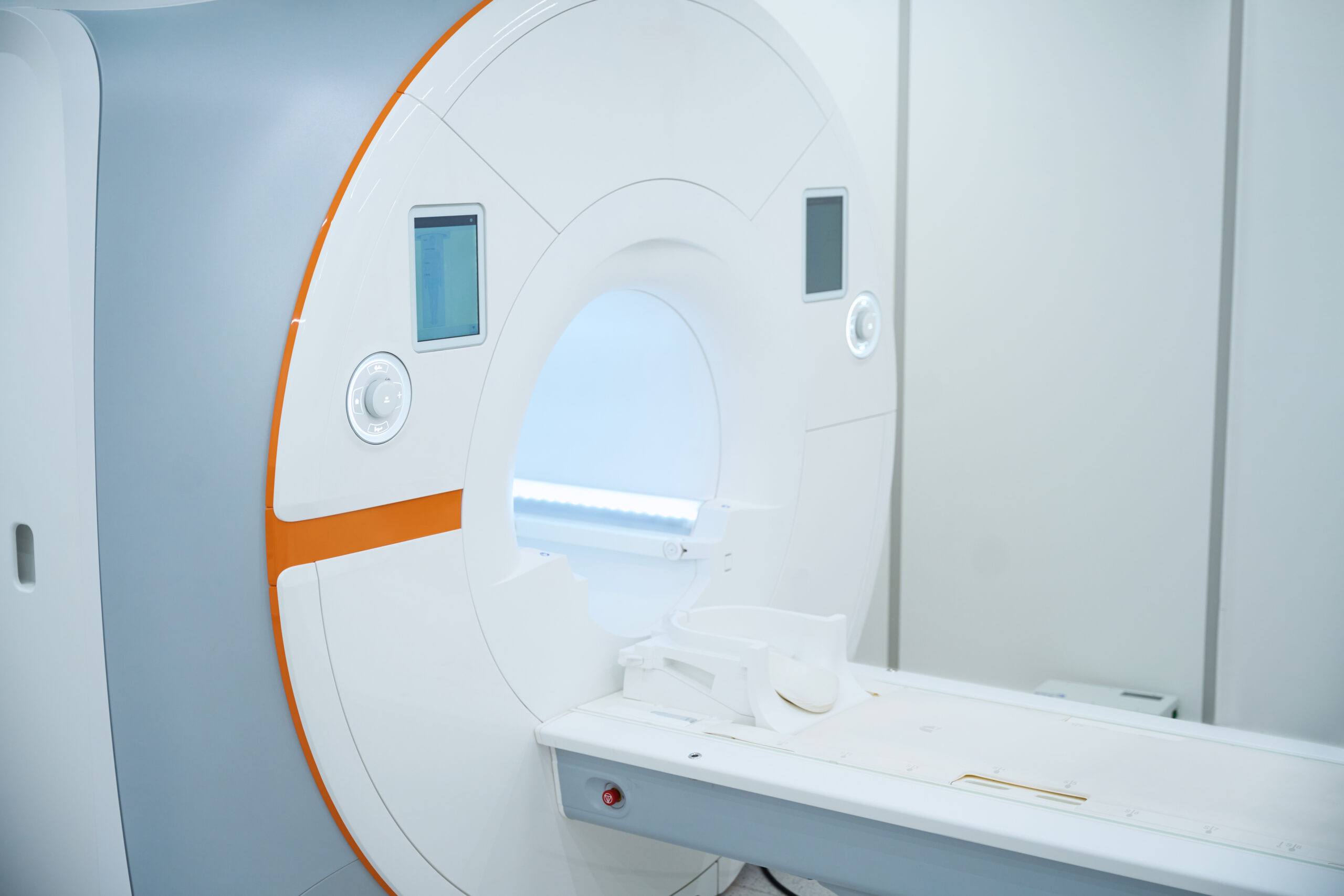Ultra-high field MRI improves RF shimming for higher quality.